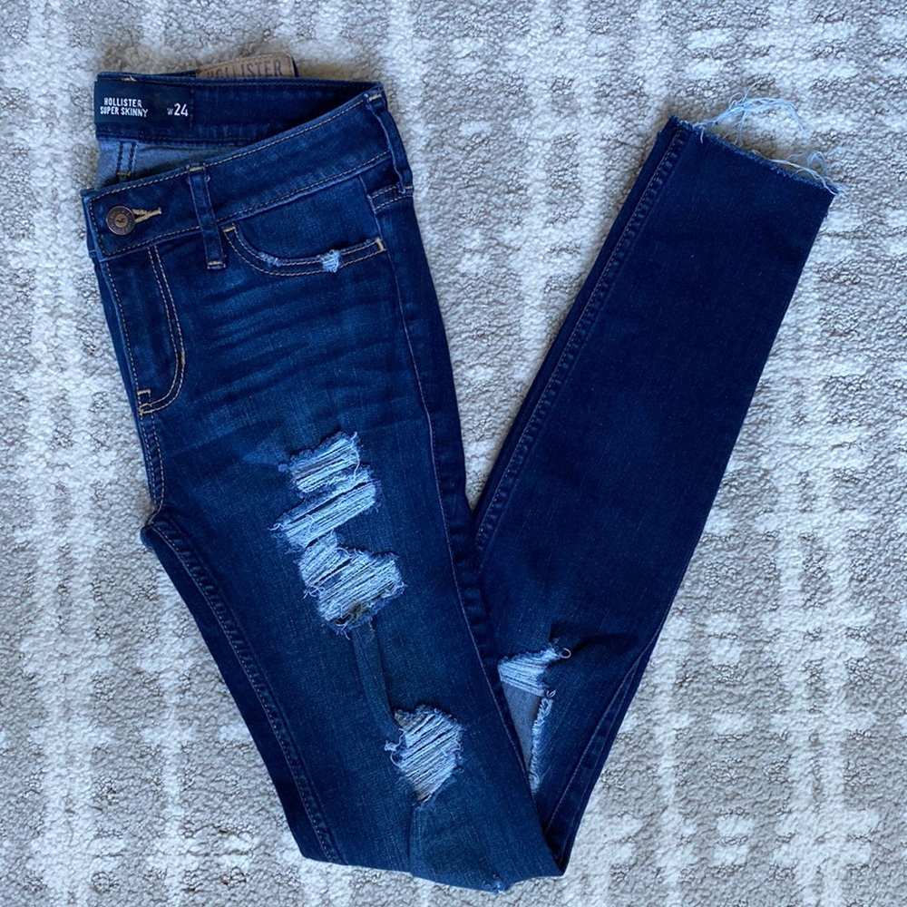 •Hollister• Distressed Super Skinny Jean
